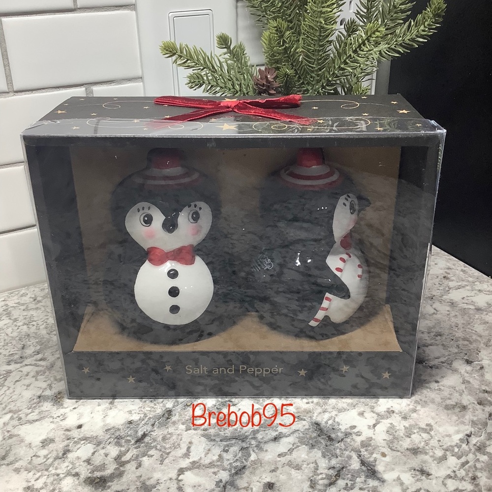 Johanna Parker Carnival Cottage Christmas Penguin Salt & Pepper Super Cute - Picture 5 of 6